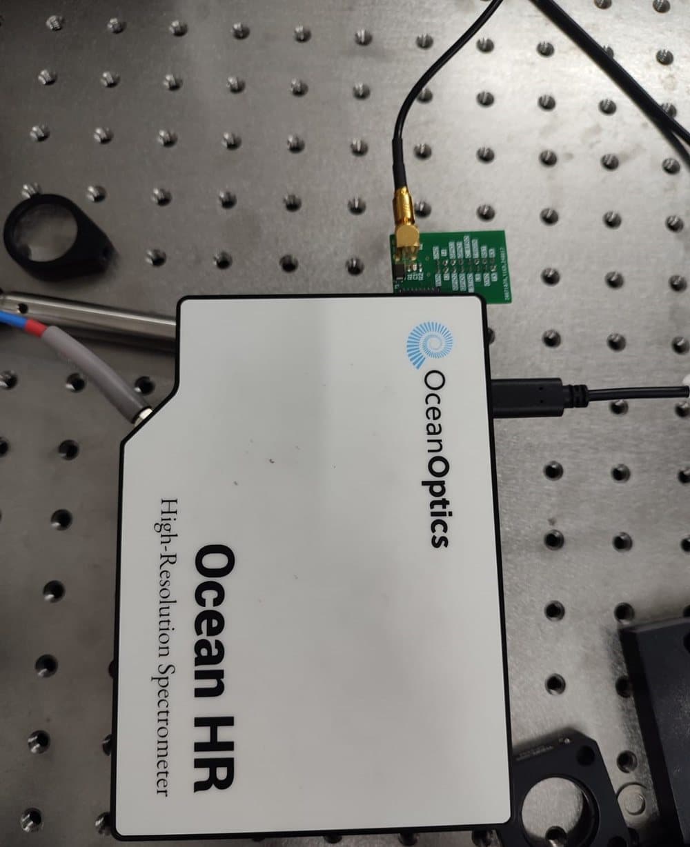 HR-TRIGGER conectado a un espectrómetro Ocean HR