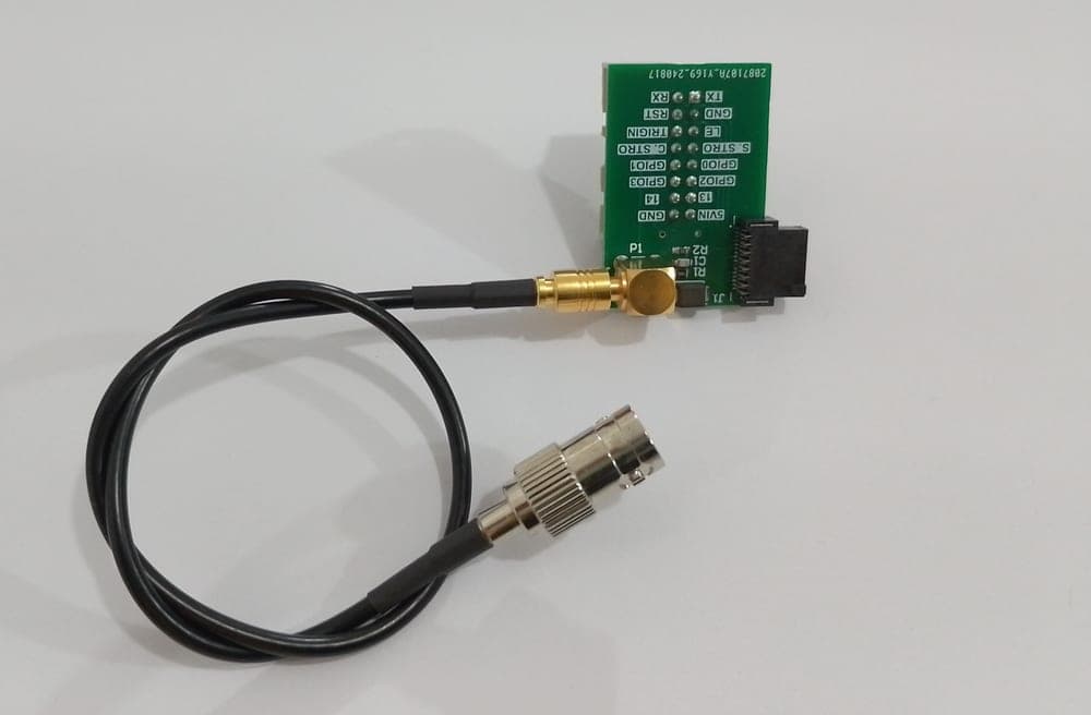 HR-TRIGGER con su cable de SMB a BNC