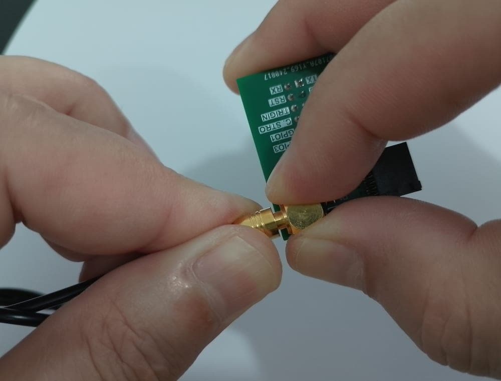 Conexión del cable al conector SMB del adaptador